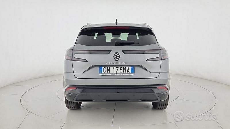 Usata Renault Austral Techno 160 CV (117 kW) 2023 Grigio SUV
