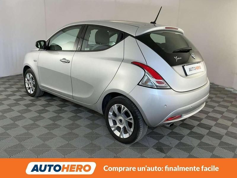 Usata Lancia Ypsilon Gold 69 CV (50 kW) 2016 Argento Utilitaria