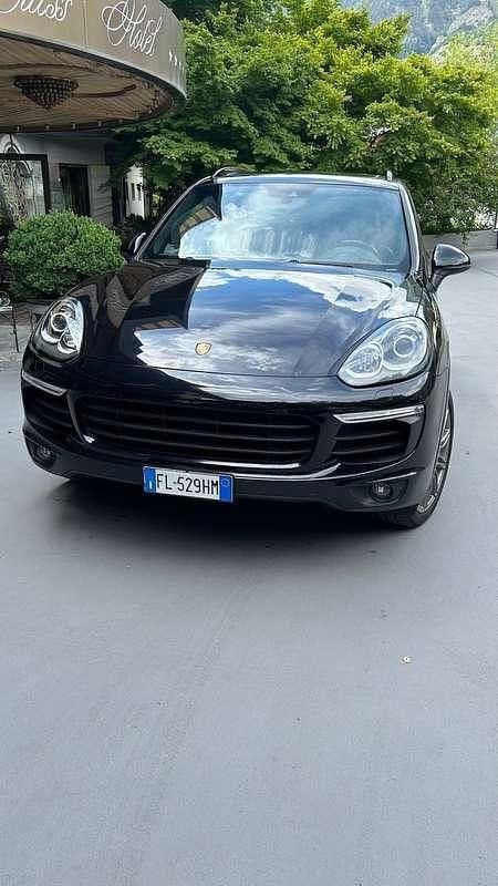 Nero Usata 2017 Porsche Cayenne SUV | 34.000 € (Buon prezzo) - Immagine 1/3