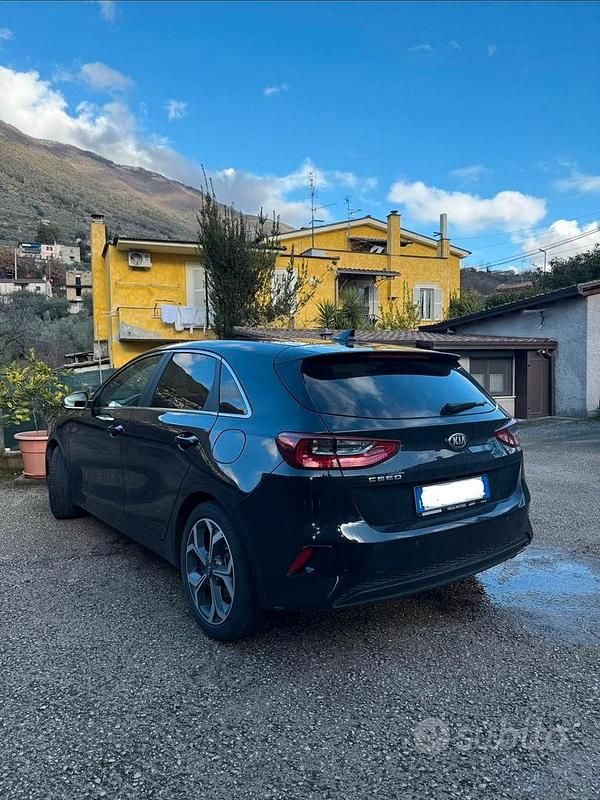 Begagnad Kia Ceed 136 HK (100 kW) 2020 Svart Halvkombi