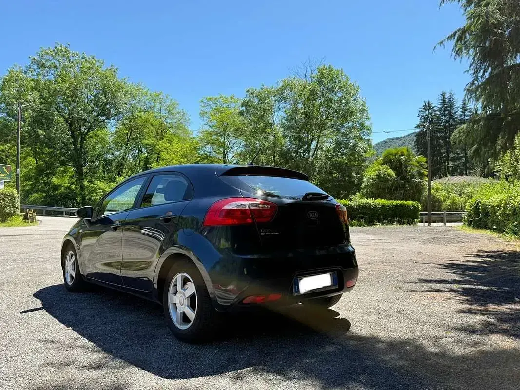 Usata Kia Rio Active 86 CV (63 kW) 2013 Blu/azzurro Berlina