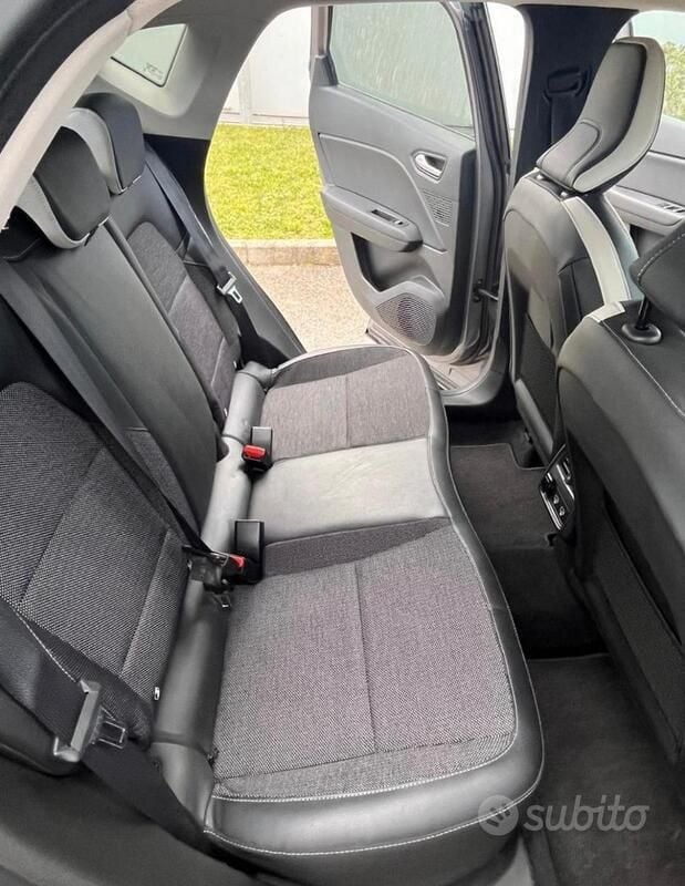 Usata Renault Captur 100 CV (73 kW) 2022 Grigio SUV