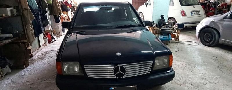 Usata Mercedes 190 1992 Blu Berlina