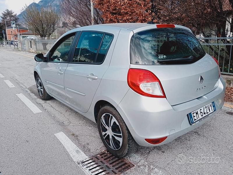 Usata Renault Clio IV Dynamique 75 CV (55 kW) 2012 Grigio Berlina