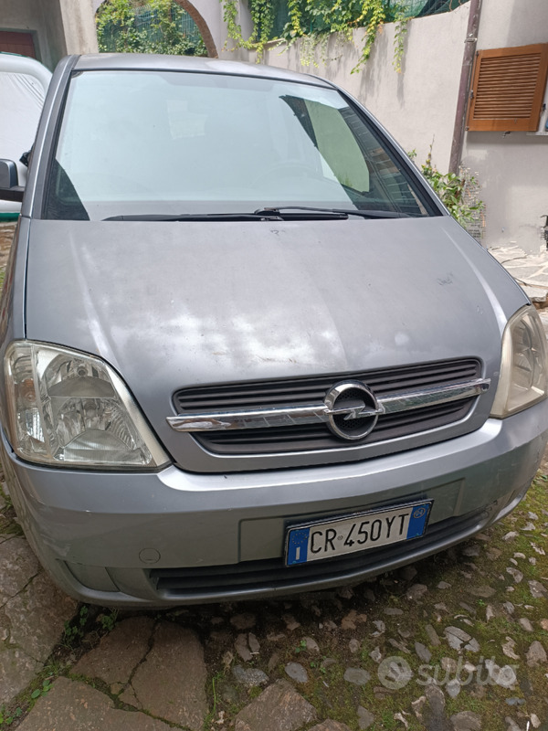 Usato 2004 Opel Meriva Diesel (1.200 €)