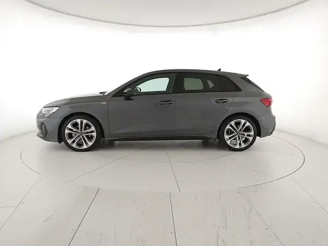 Usata Audi A3 S-Line 150 CV (110 kW) 2025 Grigio daytona perlato Berlina