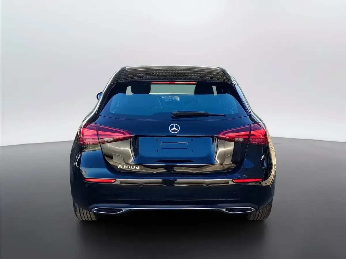 Nuova Mercedes A180 115 CV (84 kW) 2026 Nero Berlina