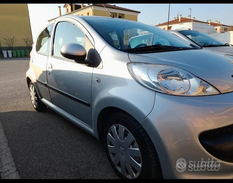 Usata Peugeot 107 54 CV (39 kW) 2007 Grigio Utilitaria