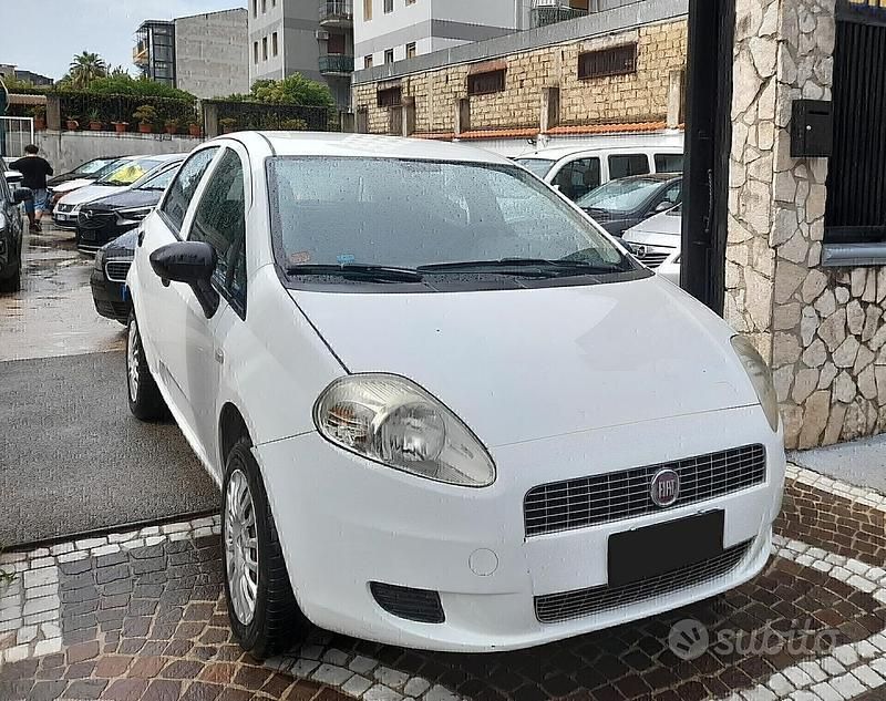 Usata Fiat Grande Punto Dynamic 69 CV (50 kW) 2009 Bianco Utilitaria