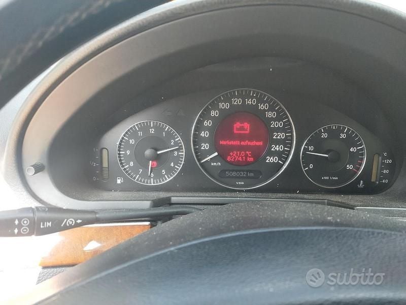 Usata Mercedes E220 150 CV (110 kW) 2002 Grigio Berlina
