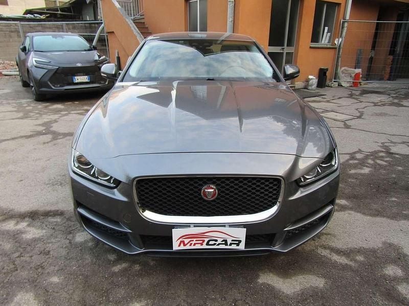 Usata Jaguar XE Prestige 179 CV (131 kW) 2018 Grigio scuro metallizzato Berlina