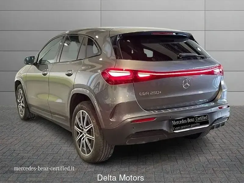 Käytetty Mercedes EQA250+ Advanced Plus 139 kW (190 HP) 2024 Harmaa Katumaasturi