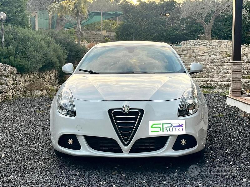 Usata Alfa Romeo Giulietta 105 CV (77 kW) 2013 Bianco Utilitaria
