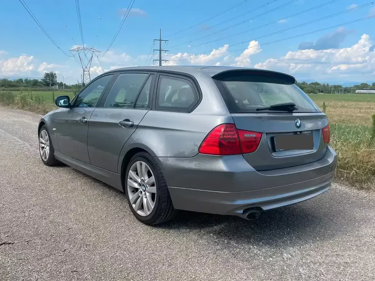 Usata BMW 320 Efficient Dynamics 184 CV (135 kW) 2012 Grigio Station wagon
