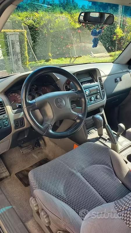 Usata Mitsubishi Pajero 160 CV (117 kW) 2002 Blu SUV