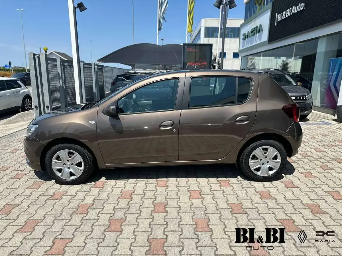 Usata Dacia Sandero Comfort 75 CV (55 kW) 2019 Marrone Berlina