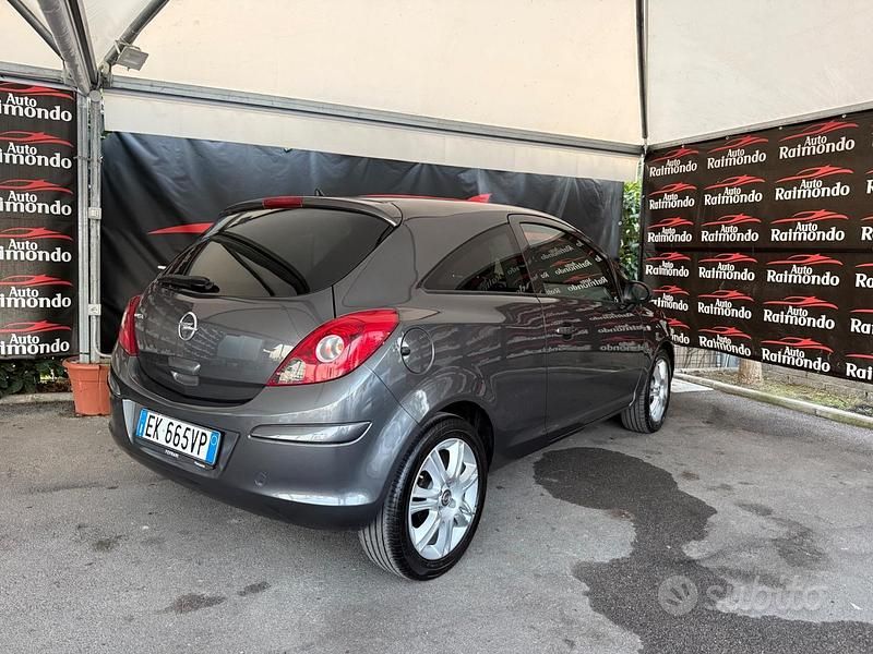 Usata Opel Corsa 86 CV (63 kW) 2011 Grigio Berlina