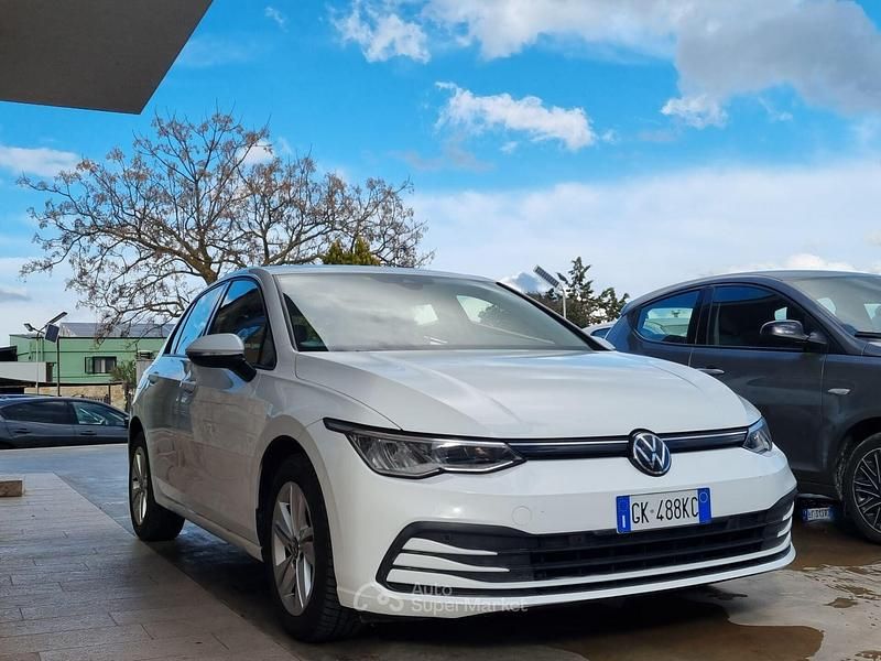 Occasion VW Golf VIII Life 116 ch (85 kW) 2022 Blanc Berline