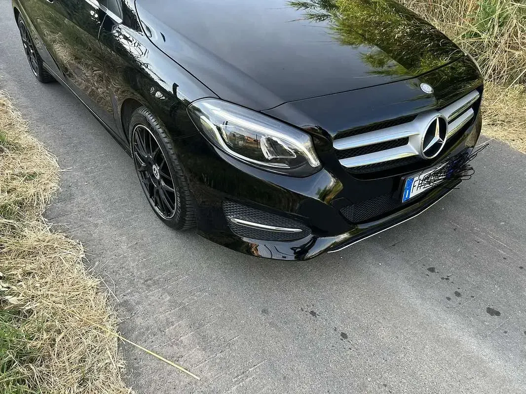 Usata Mercedes 180 Premium 109 CV (80 kW) 2017 Nero Berlina
