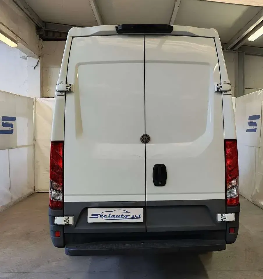 Usata Iveco Daily 136 CV (100 kW) 2017 Bianco Furgone