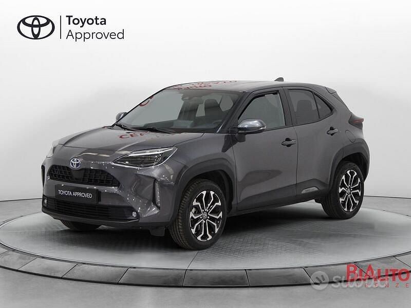 Usata Toyota Yaris Cross Trend 116 CV (85 kW) 2022 Grigio SUV