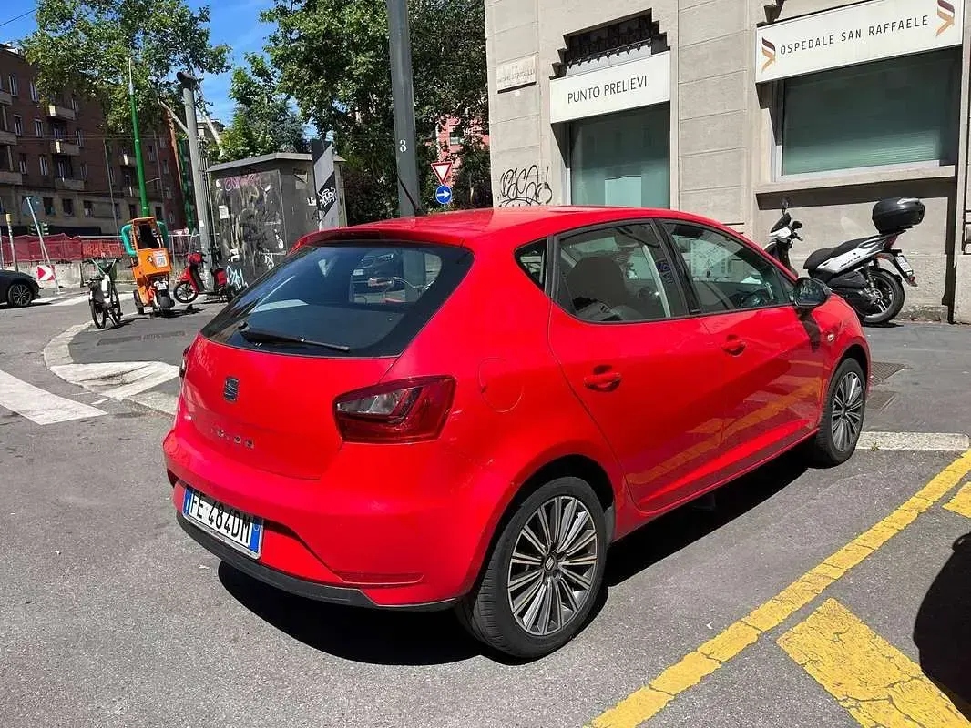 Usata Seat Ibiza CONNECT 75 CV (55 kW) 2016 Rosso Berlina