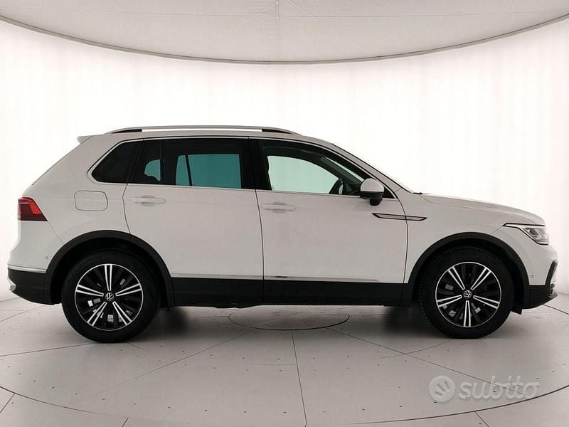 Usata VW Tiguan Elegance 150 CV (110 kW) 2022 Pure white SUV