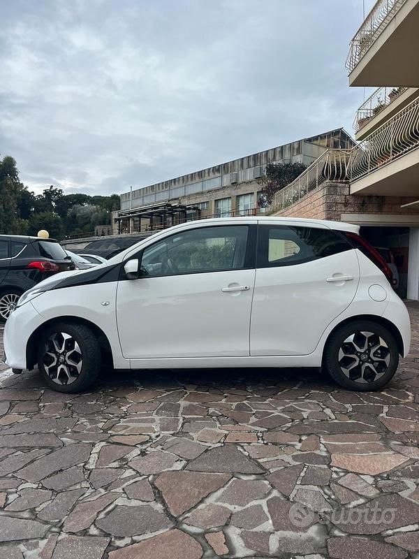 Usata Toyota Aygo Cool 72 CV (52 kW) 2019 Bianco Utilitaria