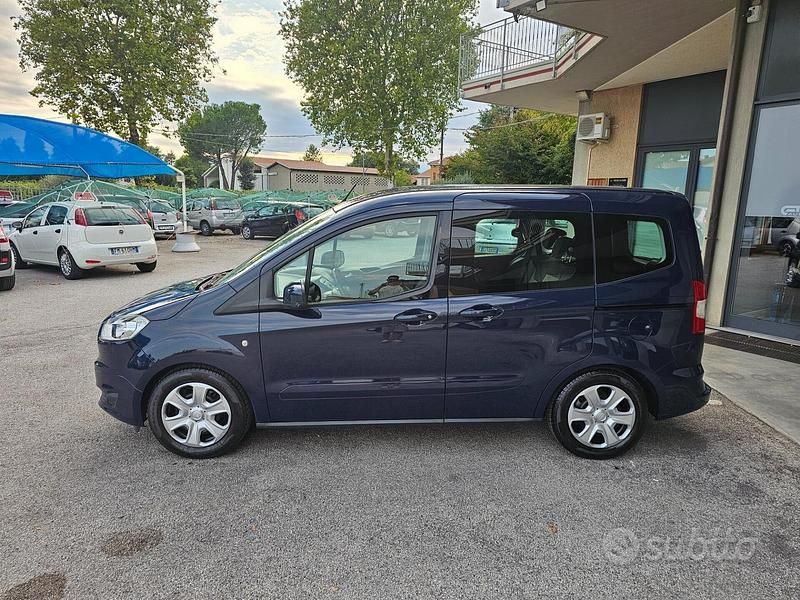 Usata Ford Tourneo Courier 100 CV (73 kW) 2016 Blu Monovolume