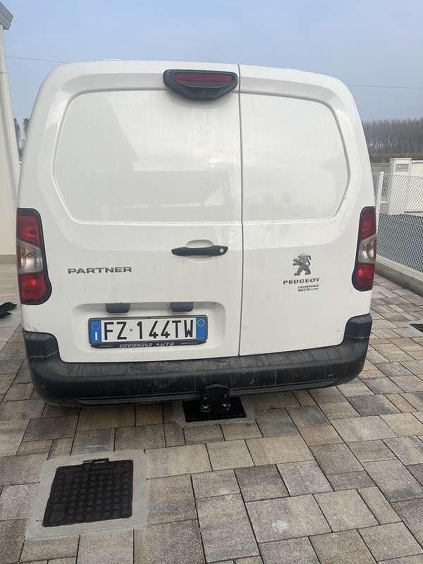 Bianco Usata 2019 Peugeot Partner Monovolume | 12.000 € (Buon prezzo) - Immagine 1/4