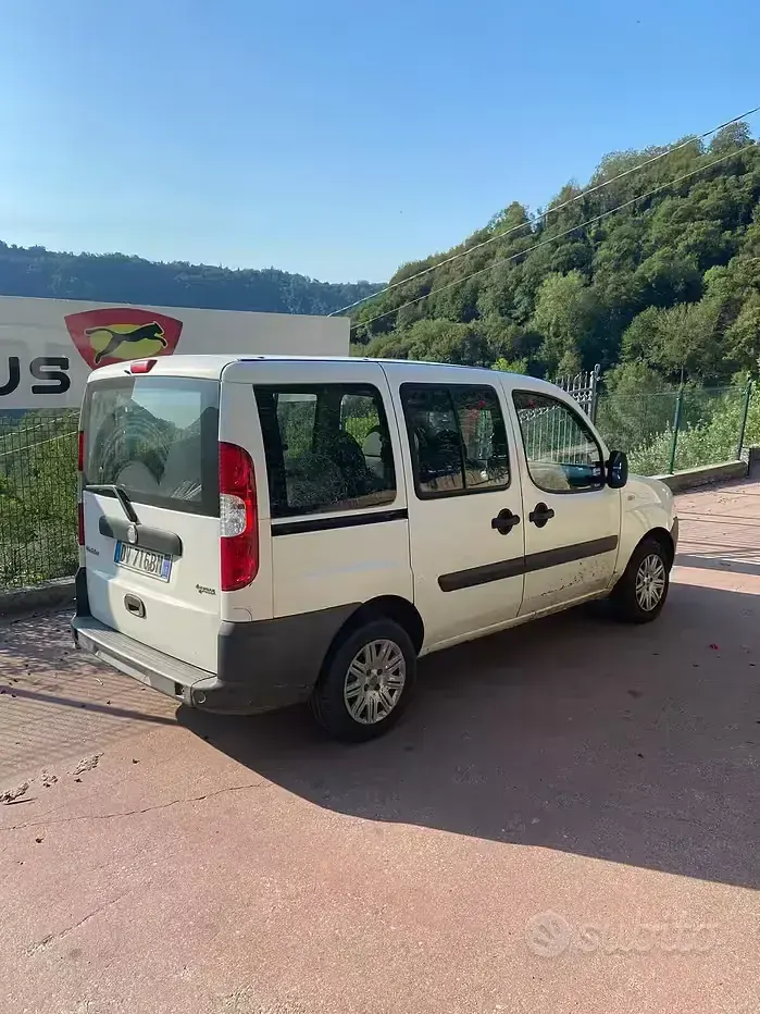 Usata Fiat Doblò Active 103 CV (75 kW) 2009 Bianco Monovolume