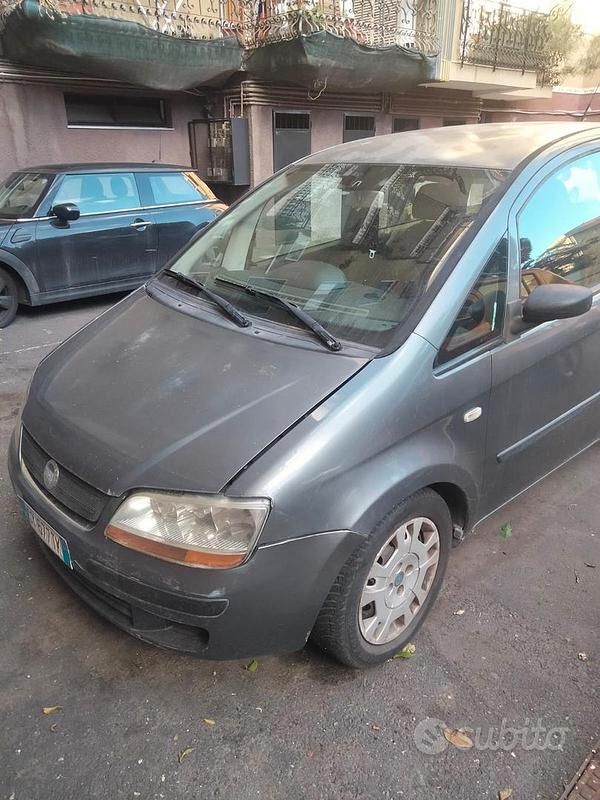 Usata Fiat Idea 70 CV (51 kW) 2004 Grigio Monovolume