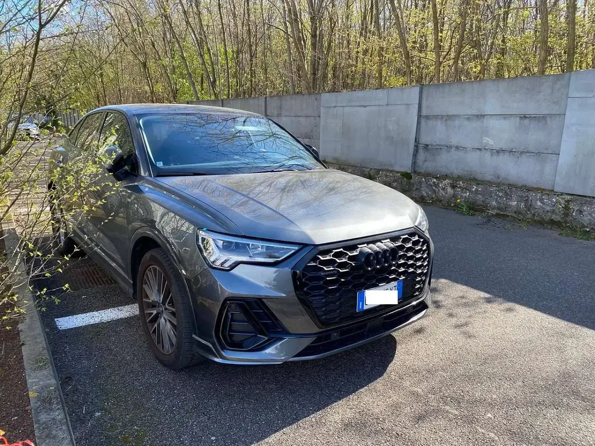 Usata Audi Q3 Sportback S-Line 190 CV (139 kW) 2023 Daytona grey pearl SUV