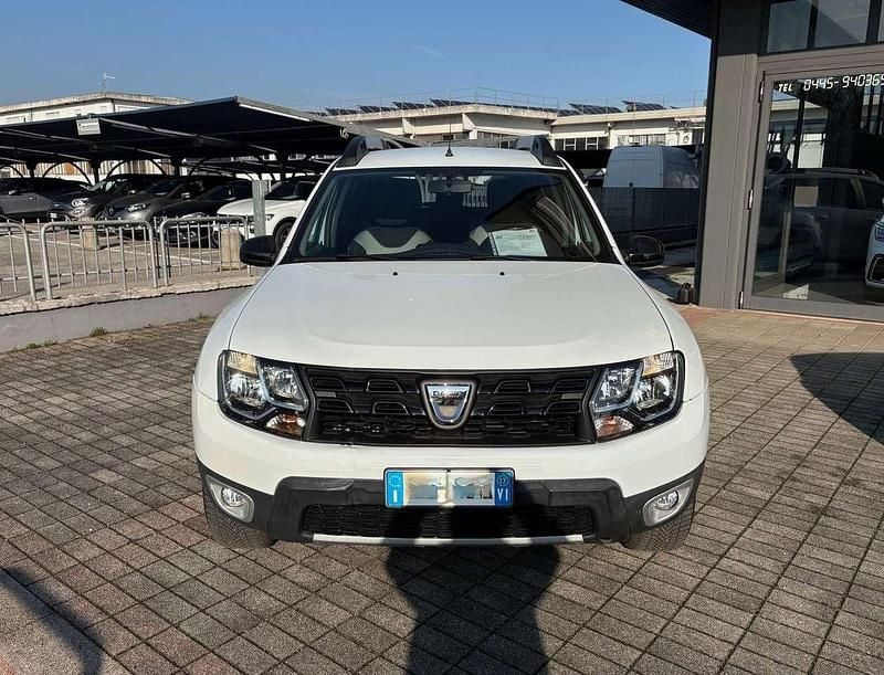 Usata Dacia Duster Black Shadow 109 CV (80 kW) 2017 Bianco SUV