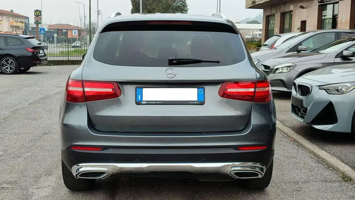 Usata Mercedes GLC250 204 CV (150 kW) 2016 Grigio montagna met. SUV
