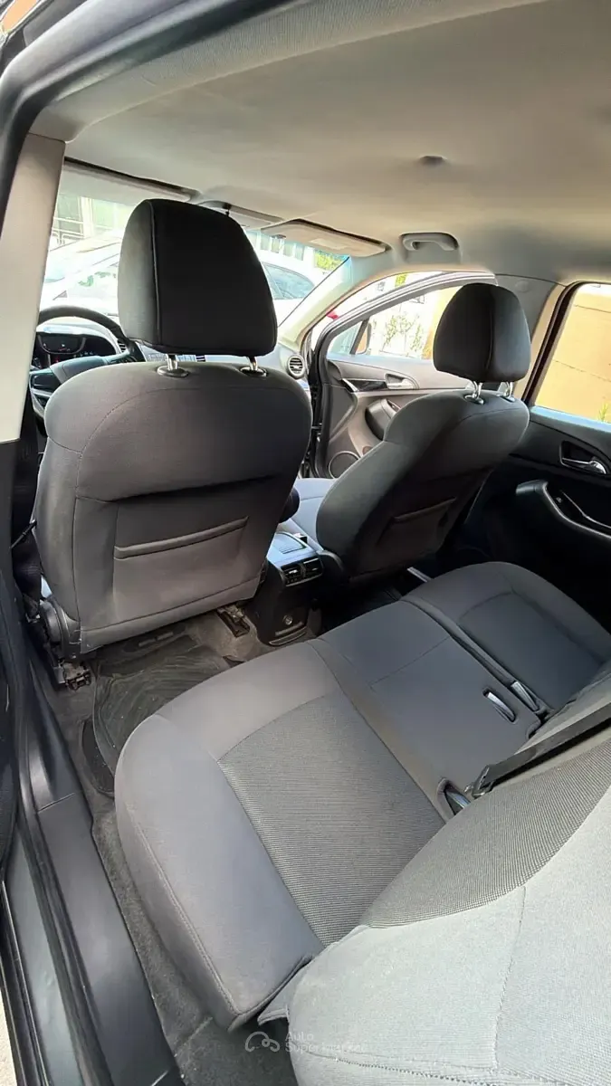 Usata Chevrolet Orlando 141 CV (103 kW) 2012 Gray Monovolume