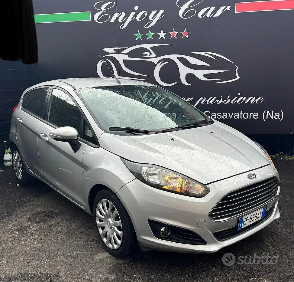 Usata Ford Fiesta Titanium 75 CV (55 kW) 2014 Grigio Utilitaria