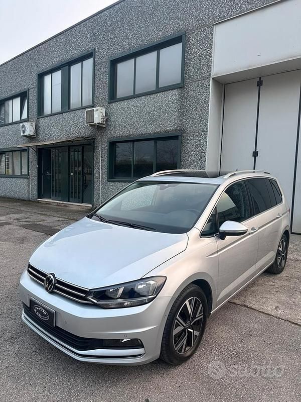 Usata VW Touran 150 CV (110 kW) 2022 Grigio Monovolume