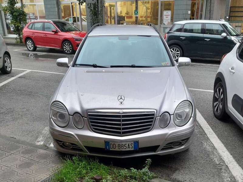 Argento Usata 2006 Mercedes E320 Avantgarde Station wagon | 5750 € (Buon prezzo) - Immagine 1/4
