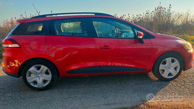Usata Renault Clio GrandTour 90 CV (66 kW) 2016 Rosso Station wagon
