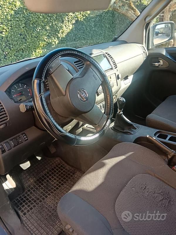 Gebraucht Nissan Navara 190 PS (139 kW) 2010 Schwarz Pickup