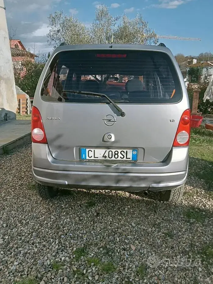 Usata Opel Agila 75 CV (55 kW) 2004 Grigio Monovolume