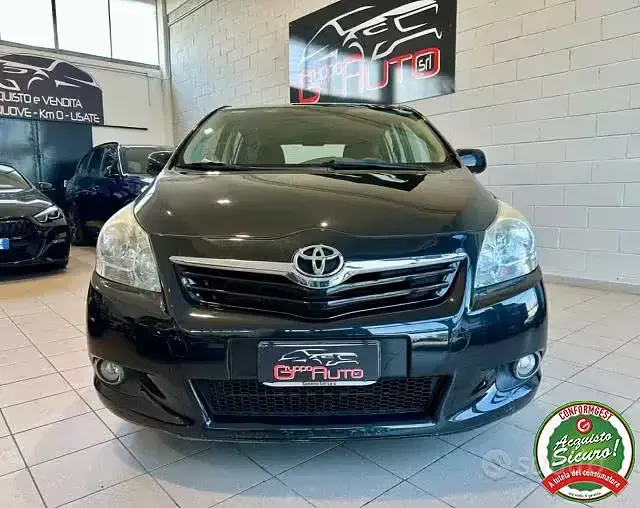 Usata Toyota Verso Luxury 126 CV (92 kW) 2011 Nero Monovolume