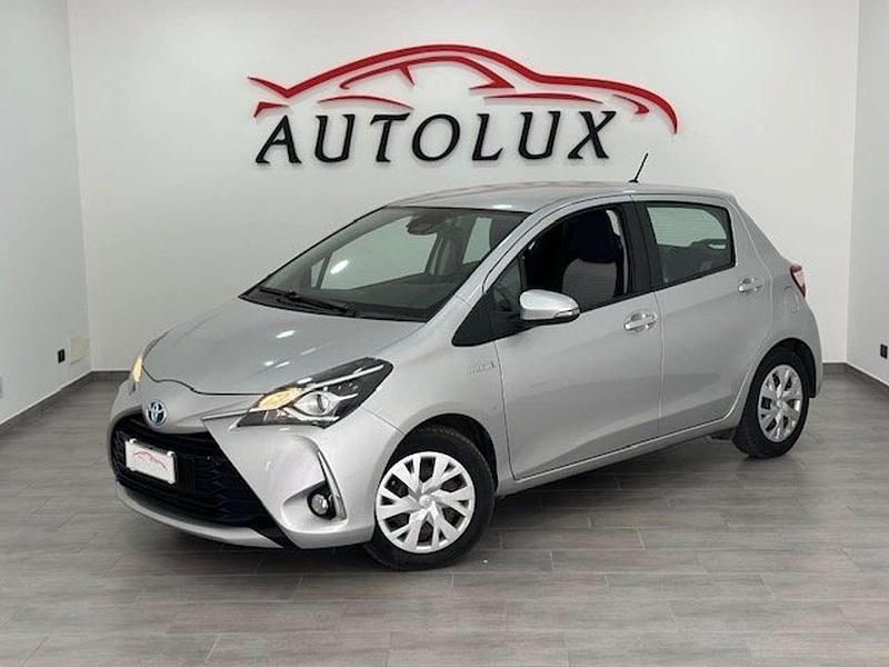 Argento Usata 2019 Toyota Yaris Hybrid Tre volumi | 14.900 € (Molto cara) - Immagine 1/4