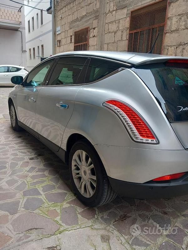 Usata Lancia Delta 120 CV (88 kW) 2008 Grigio Utilitaria