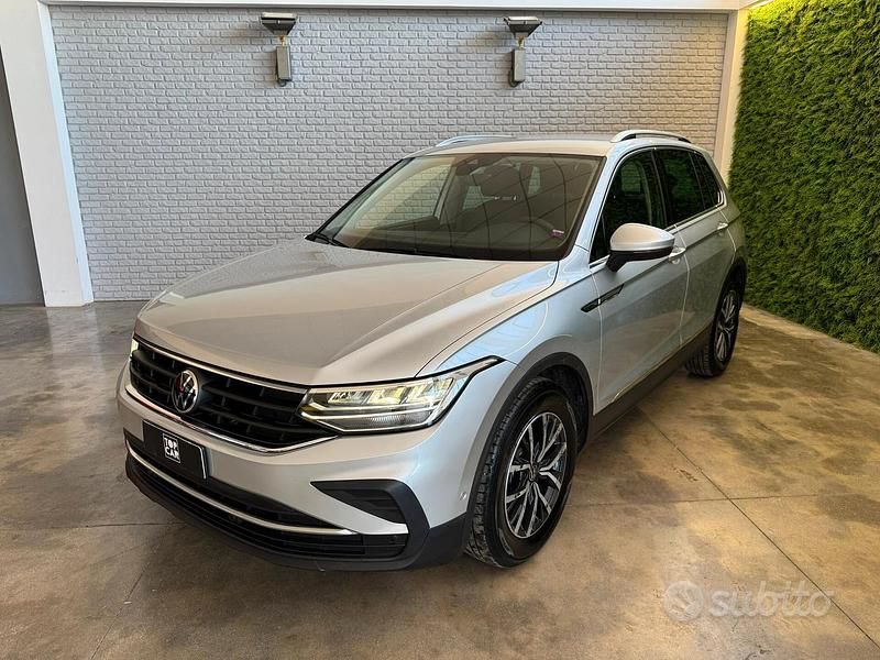 Usata VW Tiguan Life 122 CV (89 kW) 2021 Argento metallizzato SUV