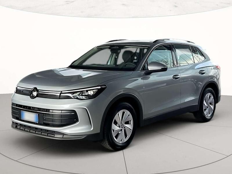 Usata VW Tiguan R-line Plus 150 CV (110 kW) 2025 Dolomite silver metallizzato SUV