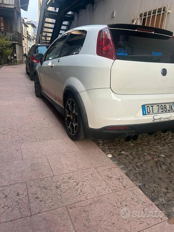 Usata Abarth Grande Punto 155 CV (114 kW) 2009 Bianco Utilitaria