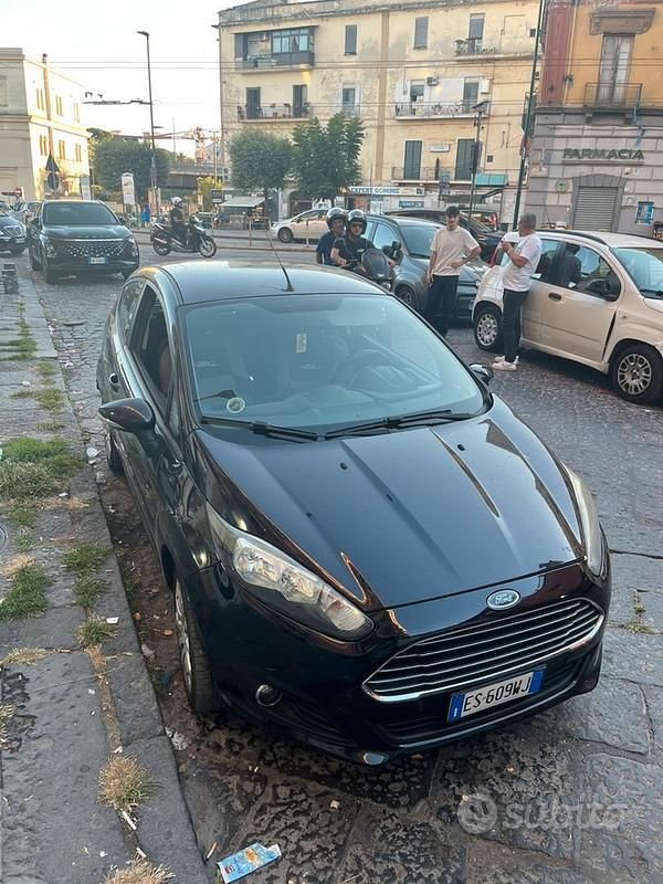 Nero Usata 2013 Ford Fiesta Due volumi | 3000 € - Immagine 1/4