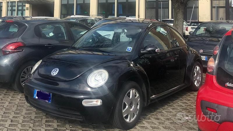 Usata VW New Beetle 101 CV (74 kW) 2003 Nero Utilitaria
